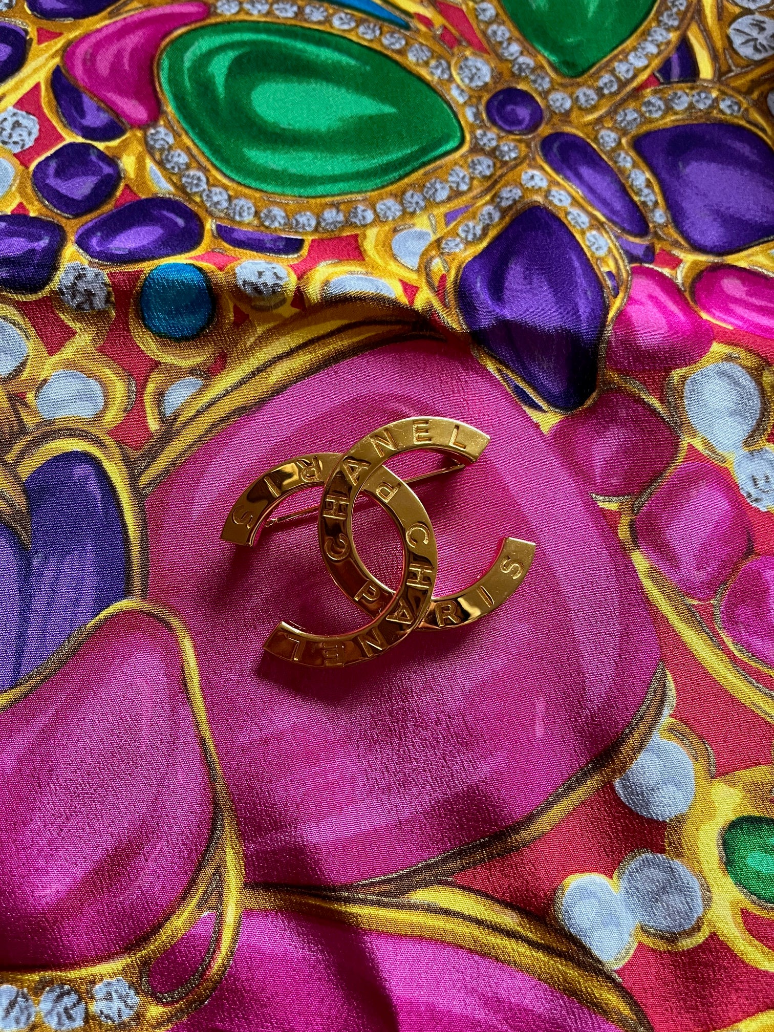Chanel Metal Paris Button CC Large Brooch Gold