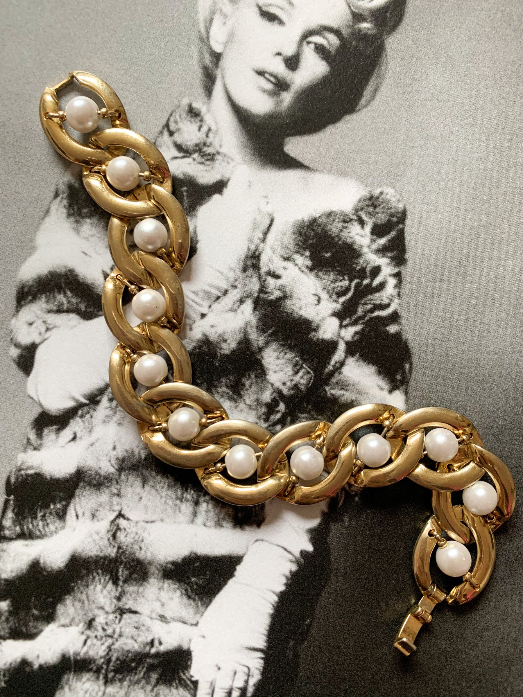 Gorgeous Vintage 1980's Pearl and Gold Swirl Bracelet