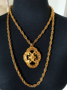 Vintage 1980's Gold Trifari Medallion Necklace